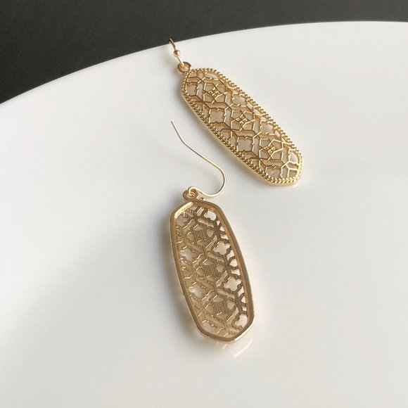 NEW Oval Filigree Earrings (gold) - Picture 6 of 7